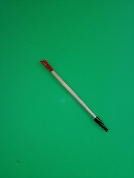 Bürstchen mit Holzgriff